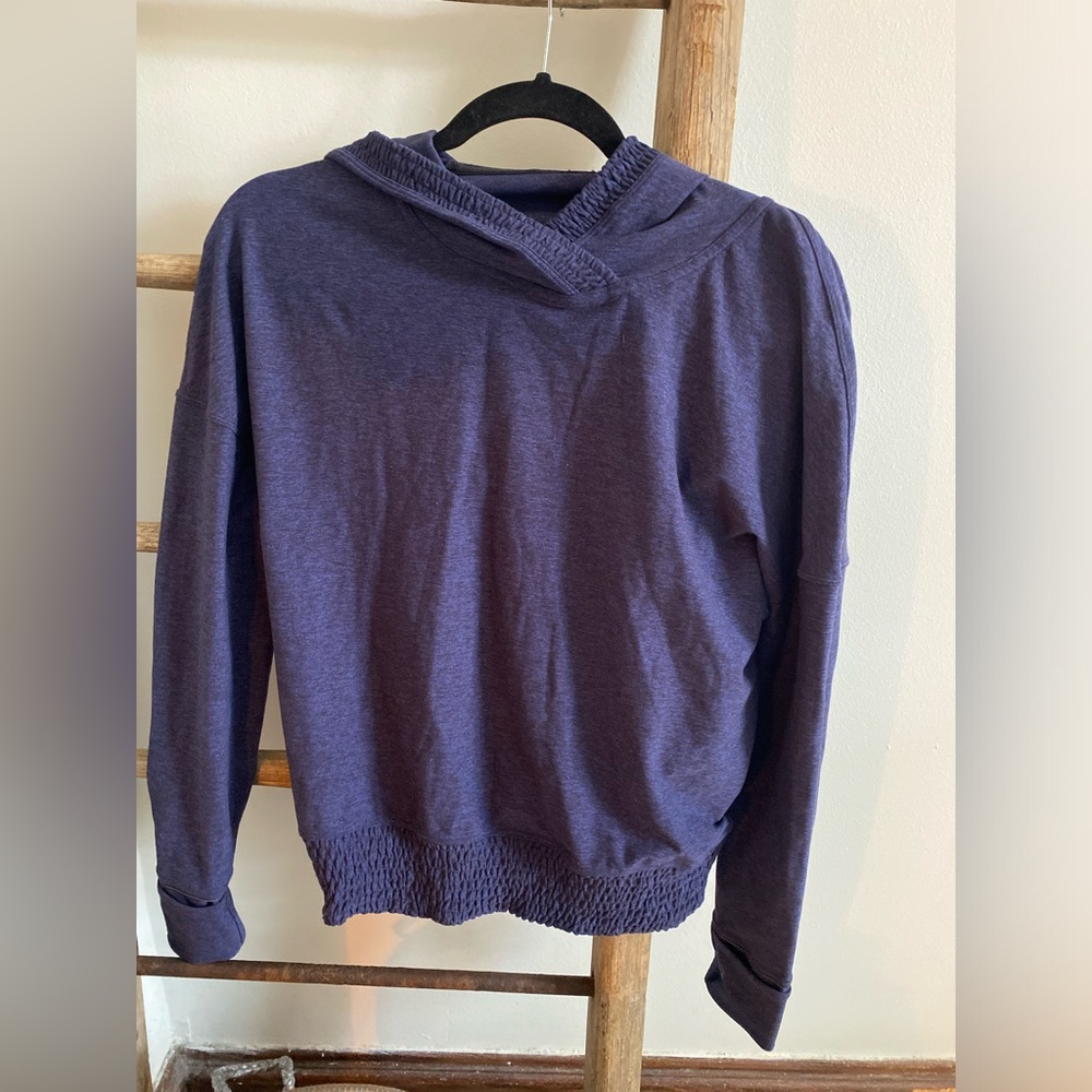 Lululemon running shirt